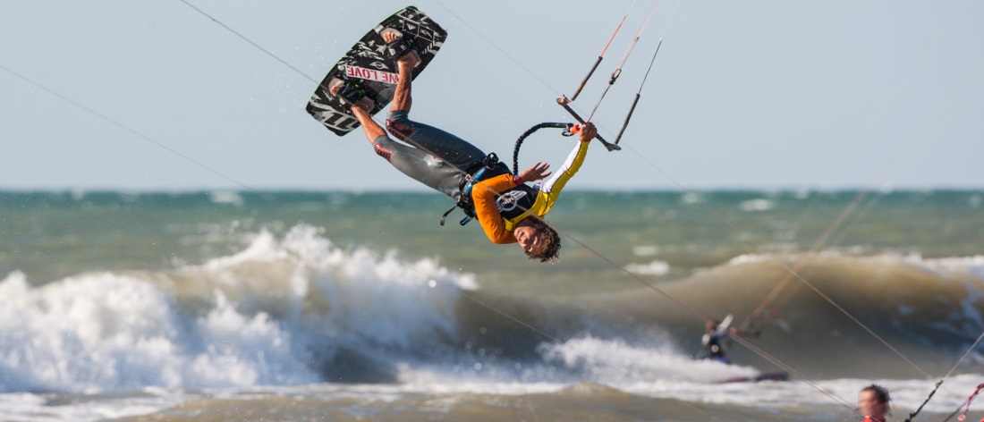 systeem Aanbeveling Kijkgat The Dangers of Kitesurfing: Everything That May Go Wrong